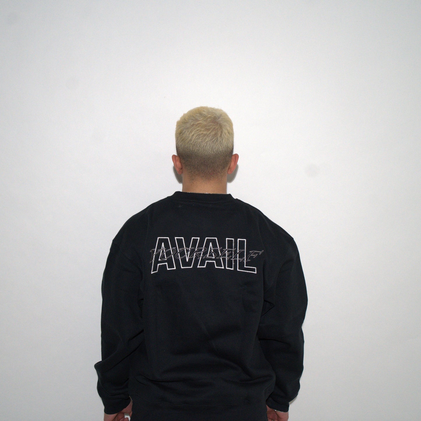 AVAIL YOURSELF SWEATSHIRT - SORT